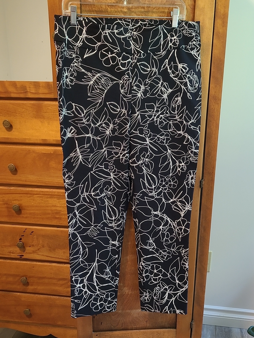 Joseph Ribkoff Dark Navy and White Floral Pants